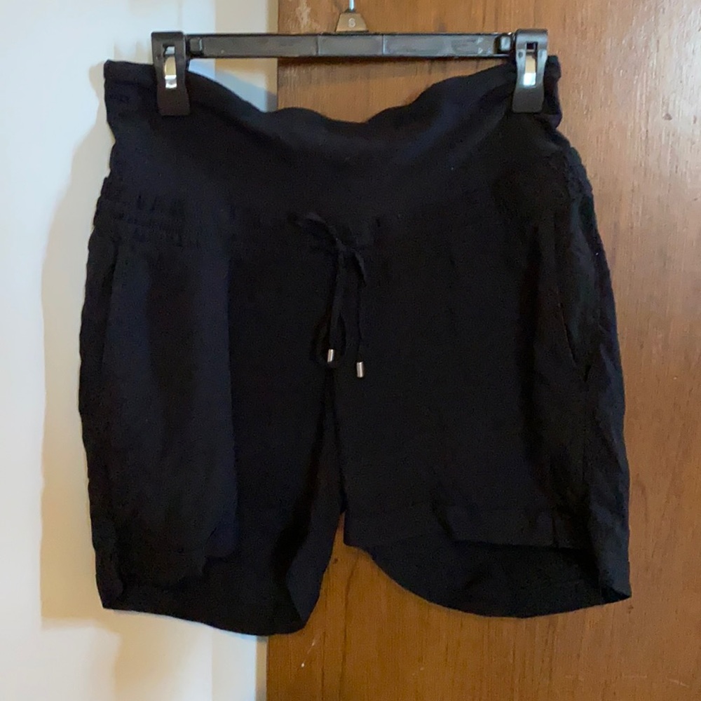 H&M brand maternity shorts